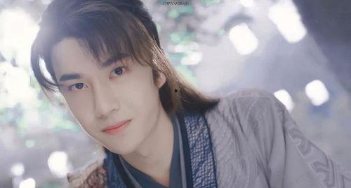 日韩对王一博的评价视频,评价视频展现魅力风采